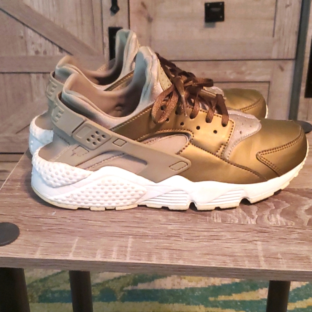 Gold Nike Huaraches - Picture 2 of 2